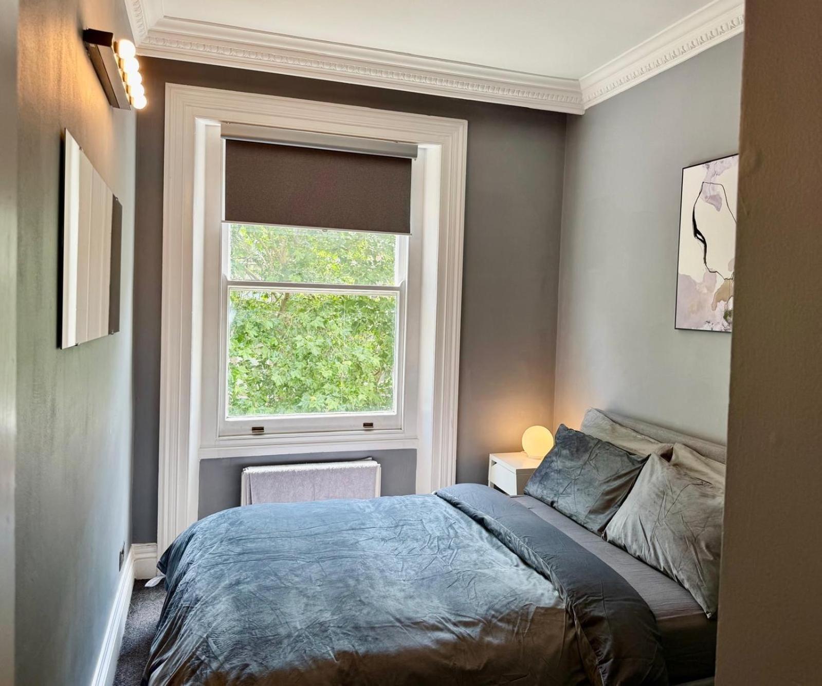 Knightsbridge Two Bed Apartment *